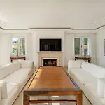 아파트 Newly Renovated Frontline Golf 7 Bdrm Luxury