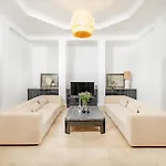 Newly Renovated Frontline Golf 7 Bdrm Luxury 아파트 에스테포나