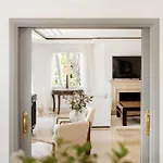 아파트 Newly Renovated Frontline Golf 7 Bdrm Luxury *