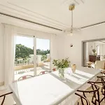 Newly Renovated Frontline Golf 7 Bdrm Luxury 아파트 에스테포나