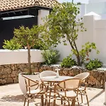 아파트 Newly Renovated Frontline Golf 7 Bdrm Luxury